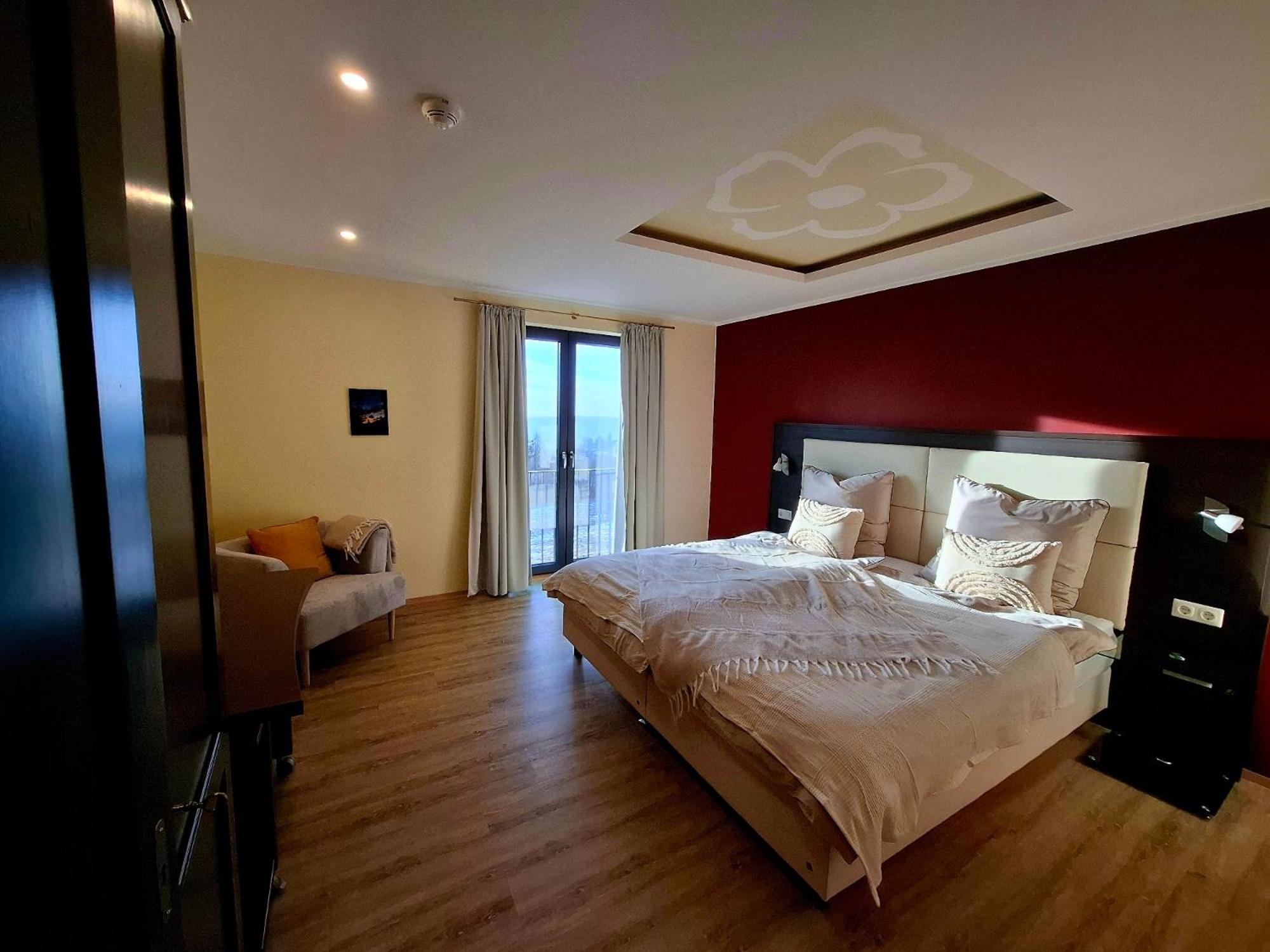 Large Double Room,1645508631:JPEG