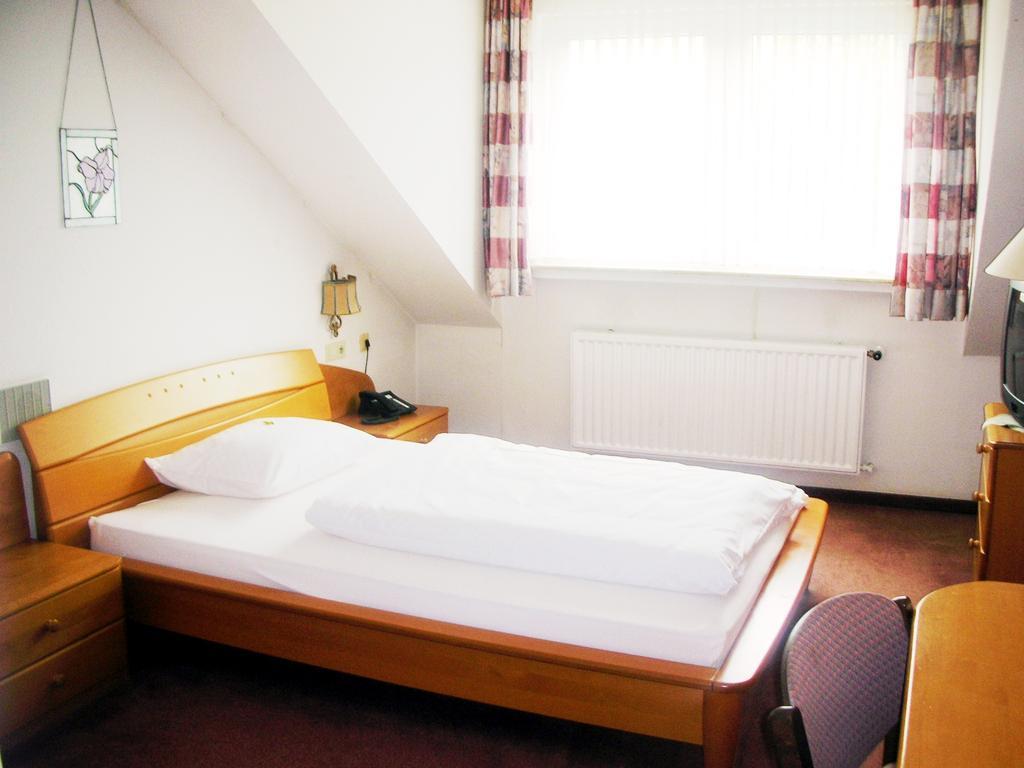 Single Room,161728467:JPEG